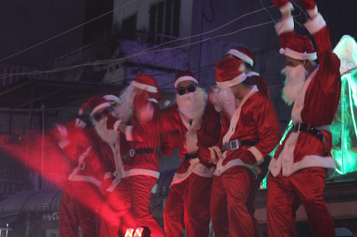 Tưng bừng xóm đạo trong đêm Noel ảnh 1